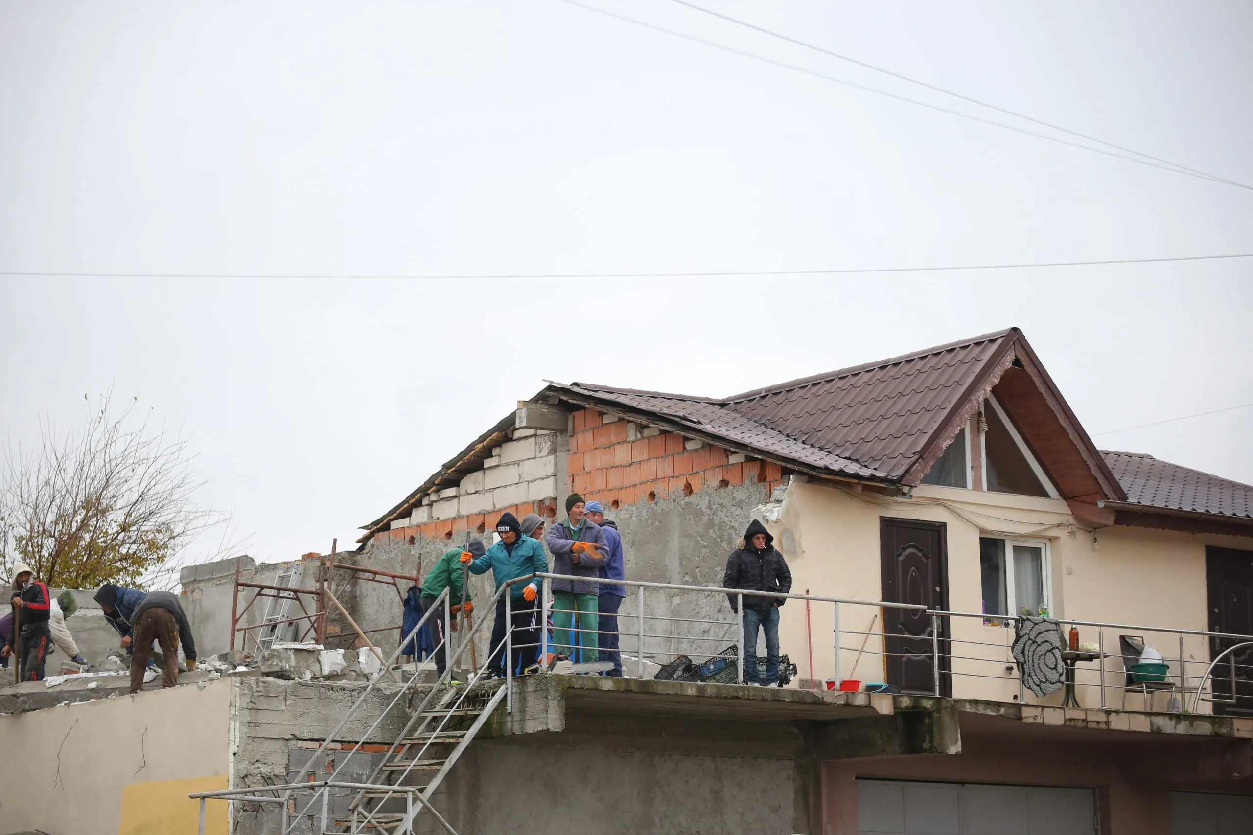 Vilă din 1 Mai, pusă la pământ de Poliţia Locală Craiova